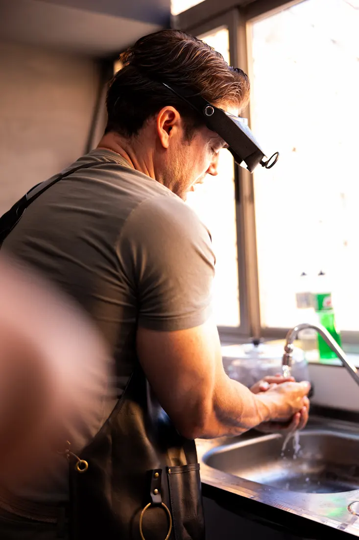 Adriano Guimaraes trabalhando com precisao