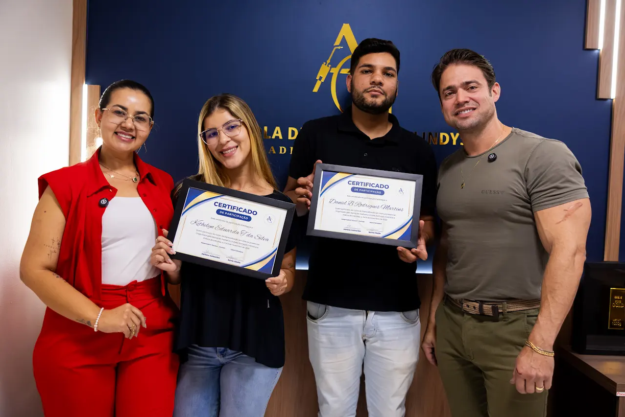 Alunos com certificados da Lindyse